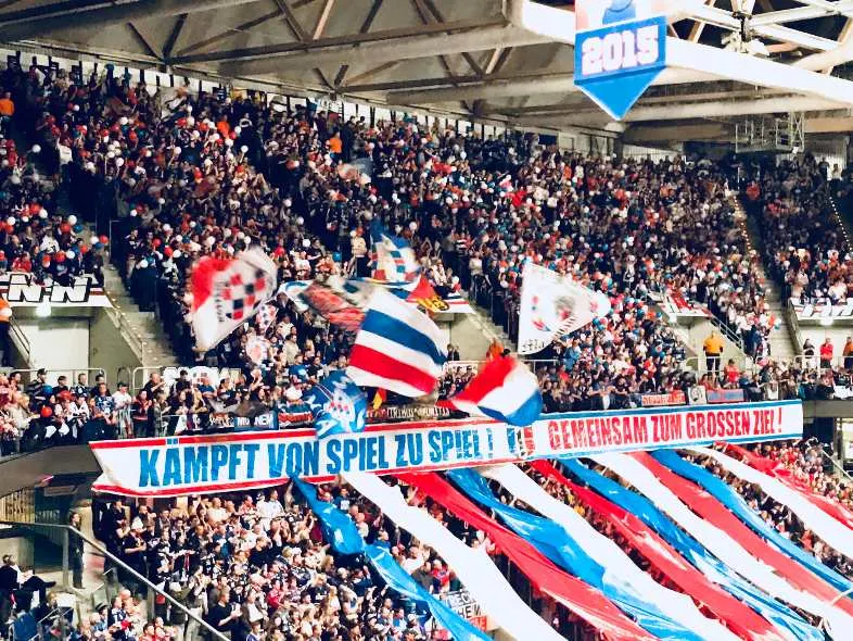 Bild 1 von 1 zu „Hier sind wir…“